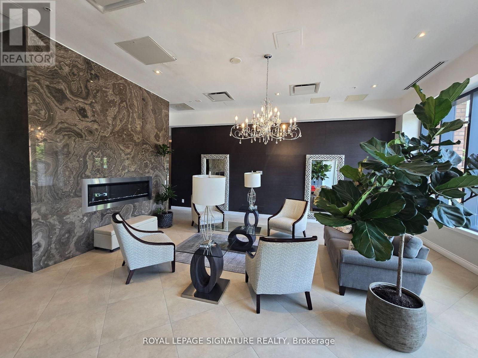 Photo 4 of 610 11611 Yonge Street, Richmond Hill ON