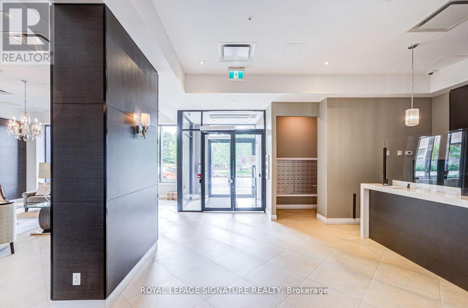 Photo 5 of 610 11611 Yonge Street, Richmond Hill ON