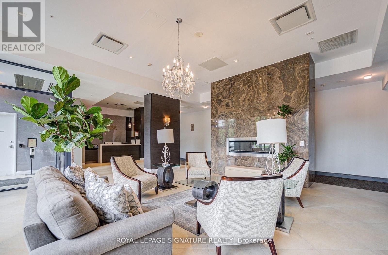 Photo 6 of 610 11611 Yonge Street, Richmond Hill ON