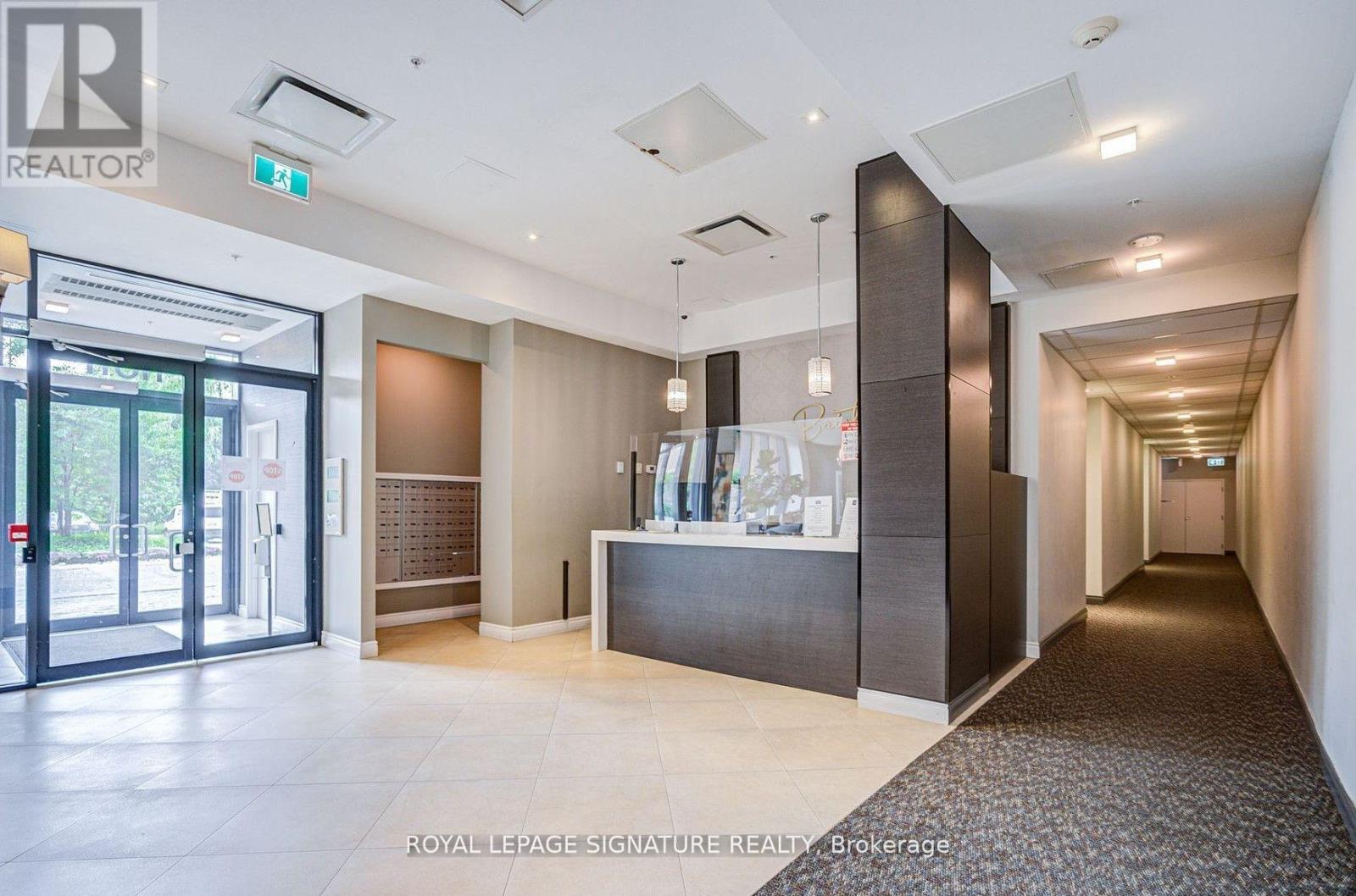 Photo 7 of 610 11611 Yonge Street, Richmond Hill ON