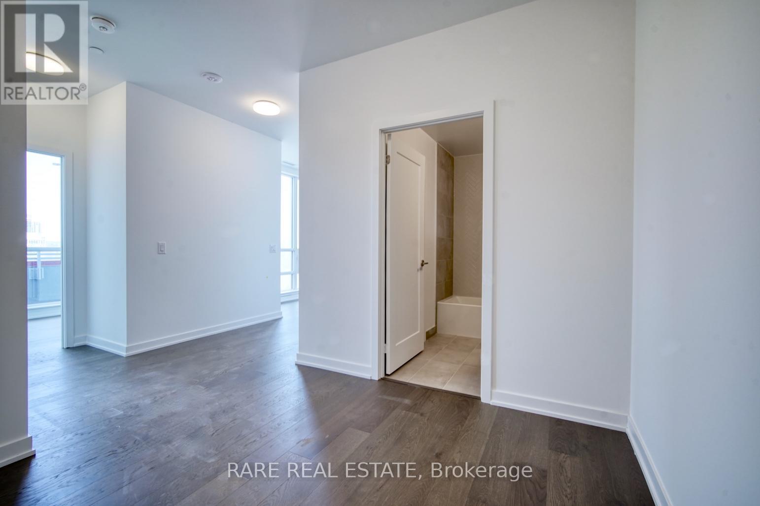 Photo 10 of 722 8888 Yonge Street, Richmond Hill ON