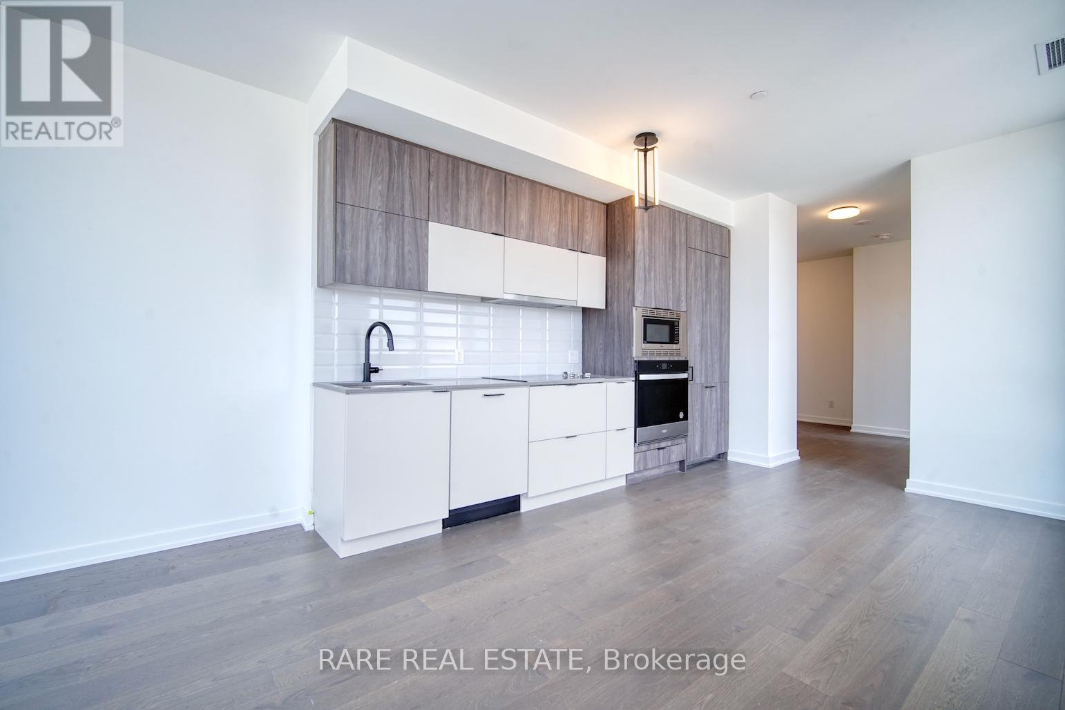 Photo 5 of 722 8888 Yonge Street, Richmond Hill ON