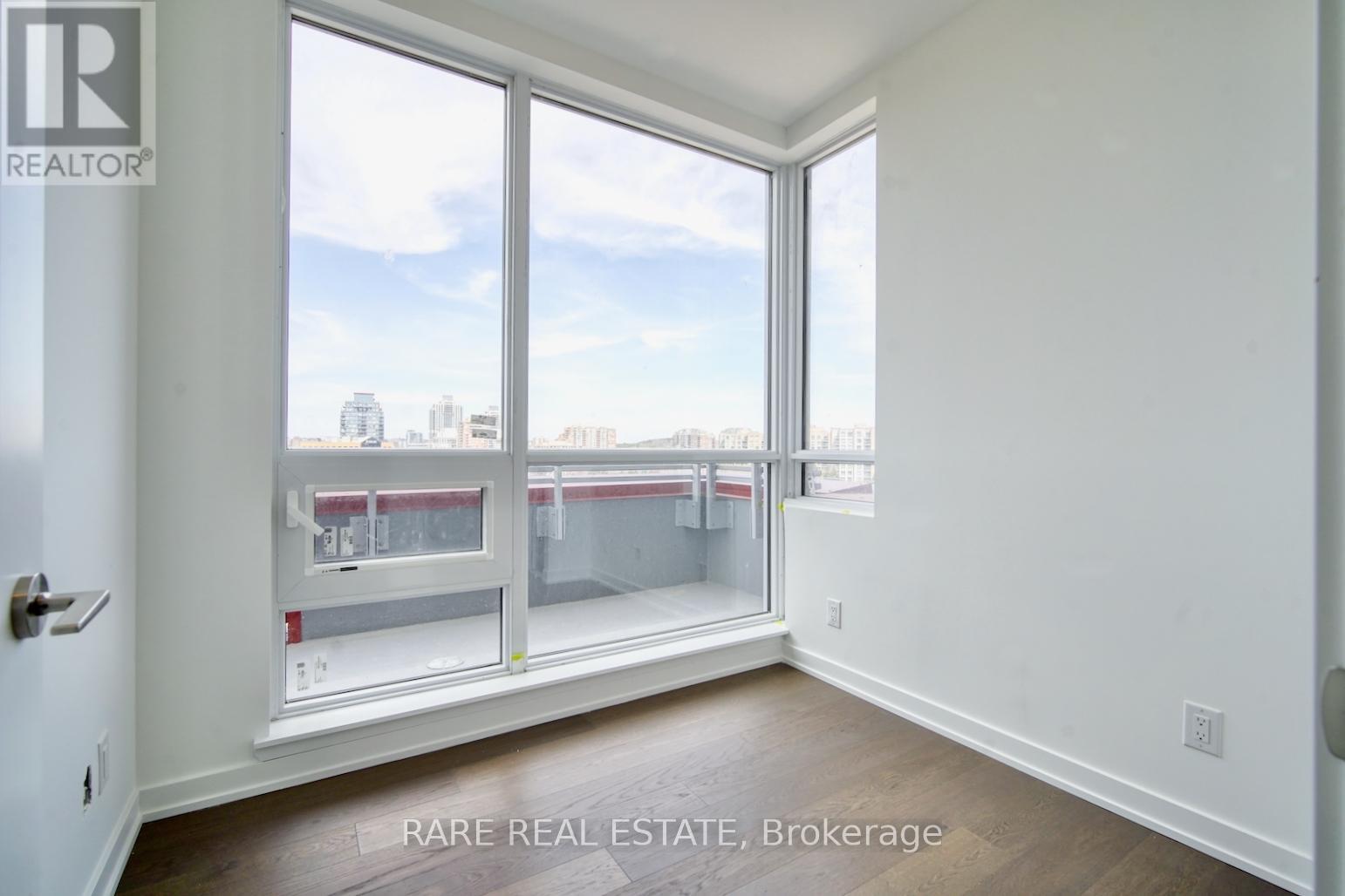 Photo 9 of 722 8888 Yonge Street, Richmond Hill ON