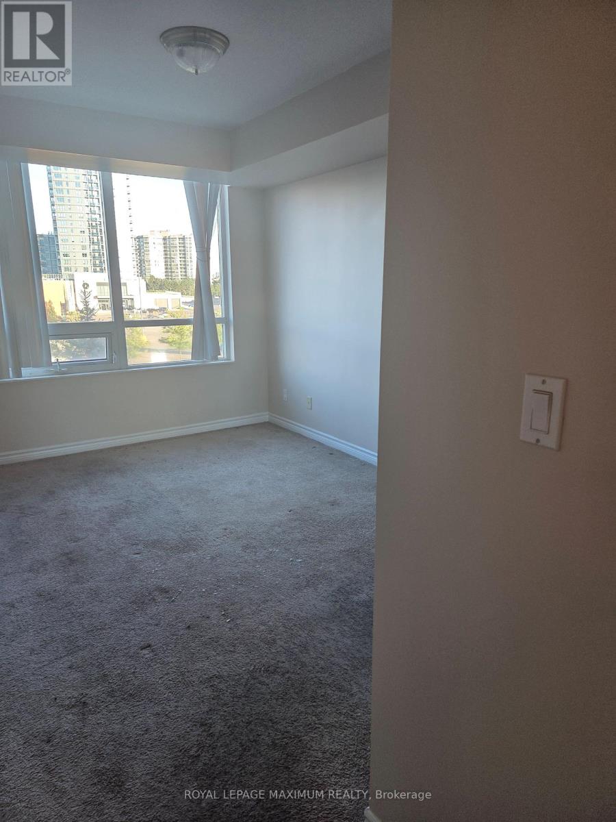 Photo 7 of 302 88 Promenade Circle, Vaughan ON