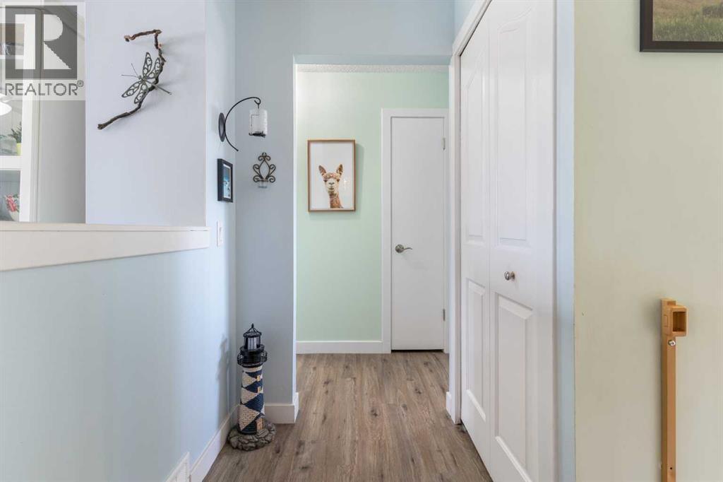 Single Family House Bi-level for Sale in  Dover Meadow Close SE Dover Calgary 