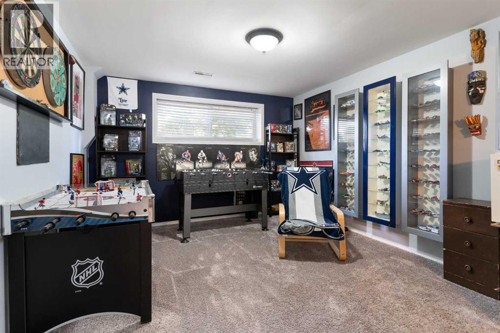Single Family House Bi-level for Sale in  Dover Meadow Close SE Dover Calgary 