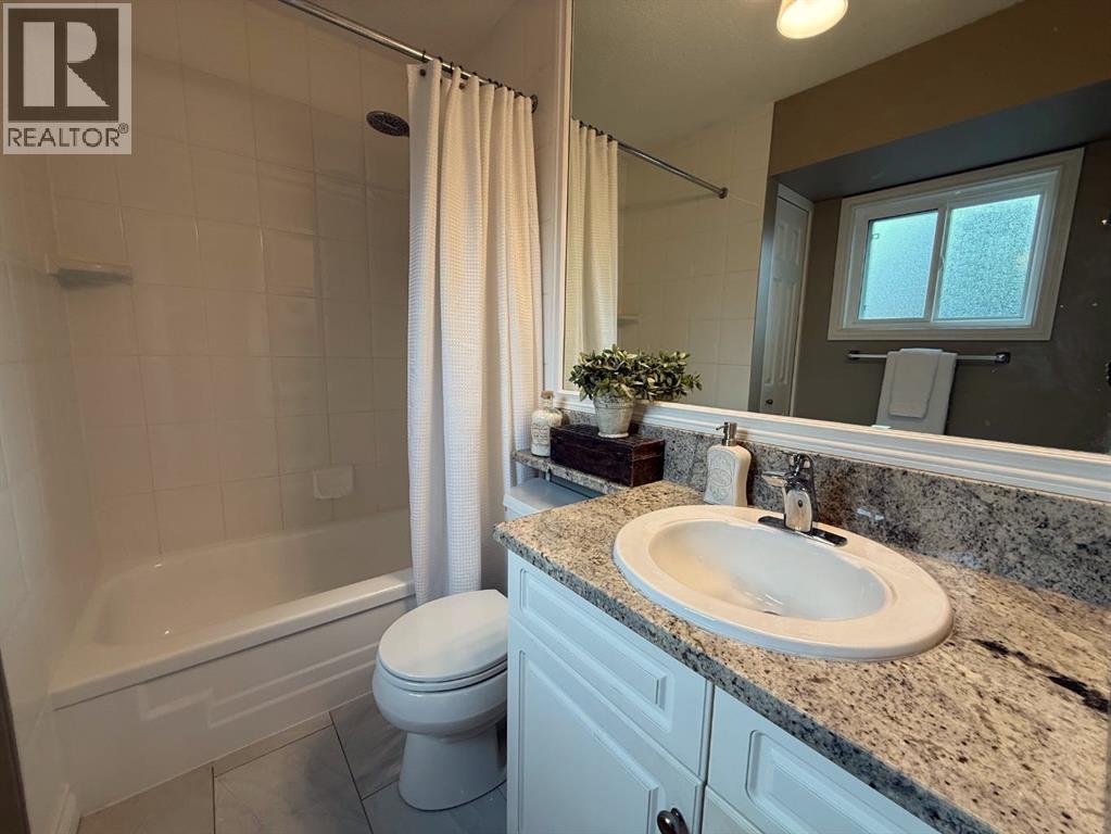 Photo 18 of 10839 Mapleford Road Se, Calgary AB