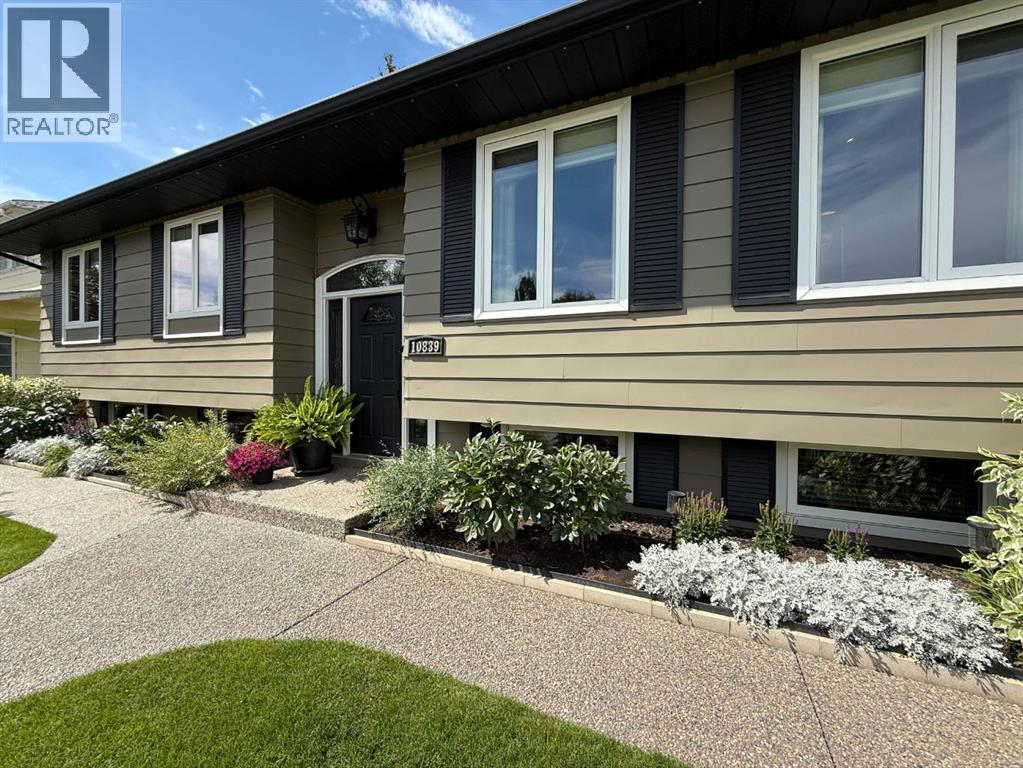 Photo 2 of 10839 Mapleford Road Se, Calgary AB