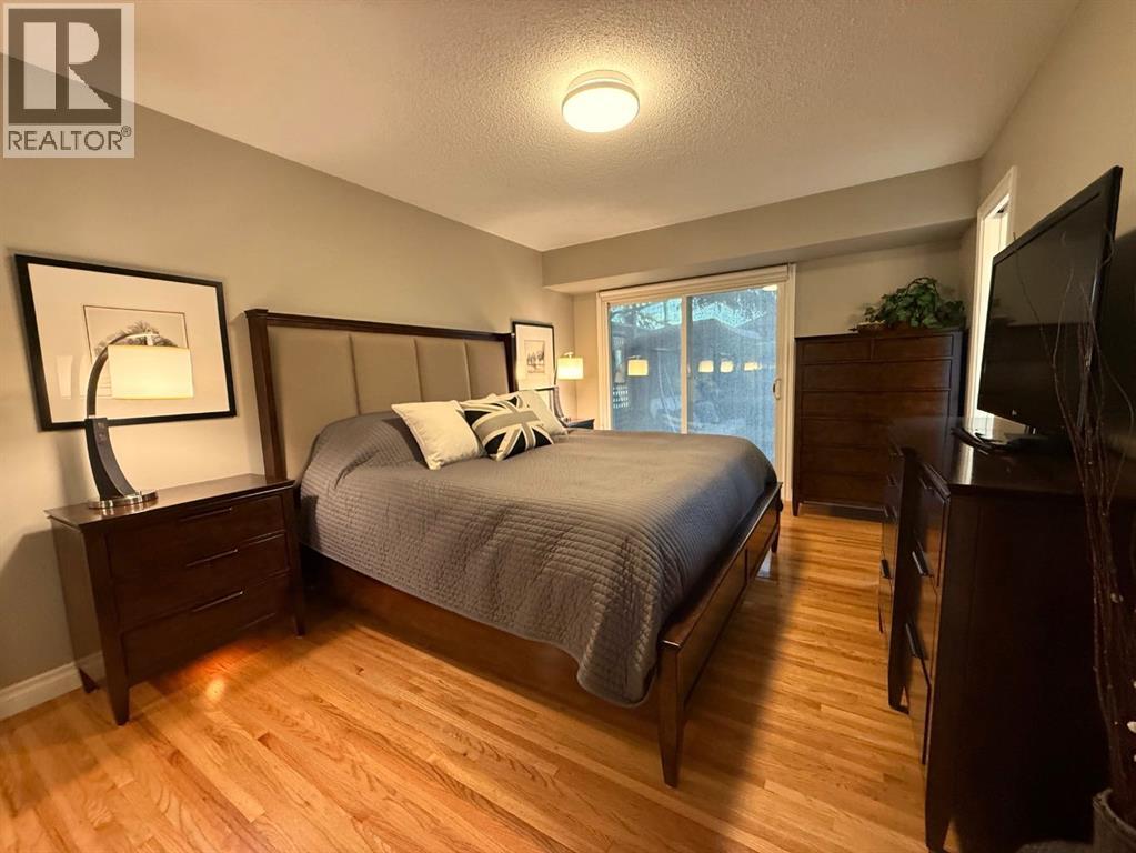 Photo 16 of 10839 Mapleford Road Se, Calgary AB