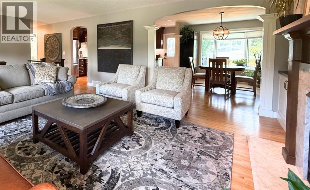 Photo 5 of 10839 Mapleford Road Se, Calgary AB
