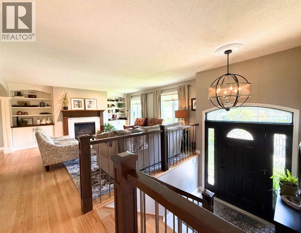Photo 3 of 10839 Mapleford Road Se, Calgary AB
