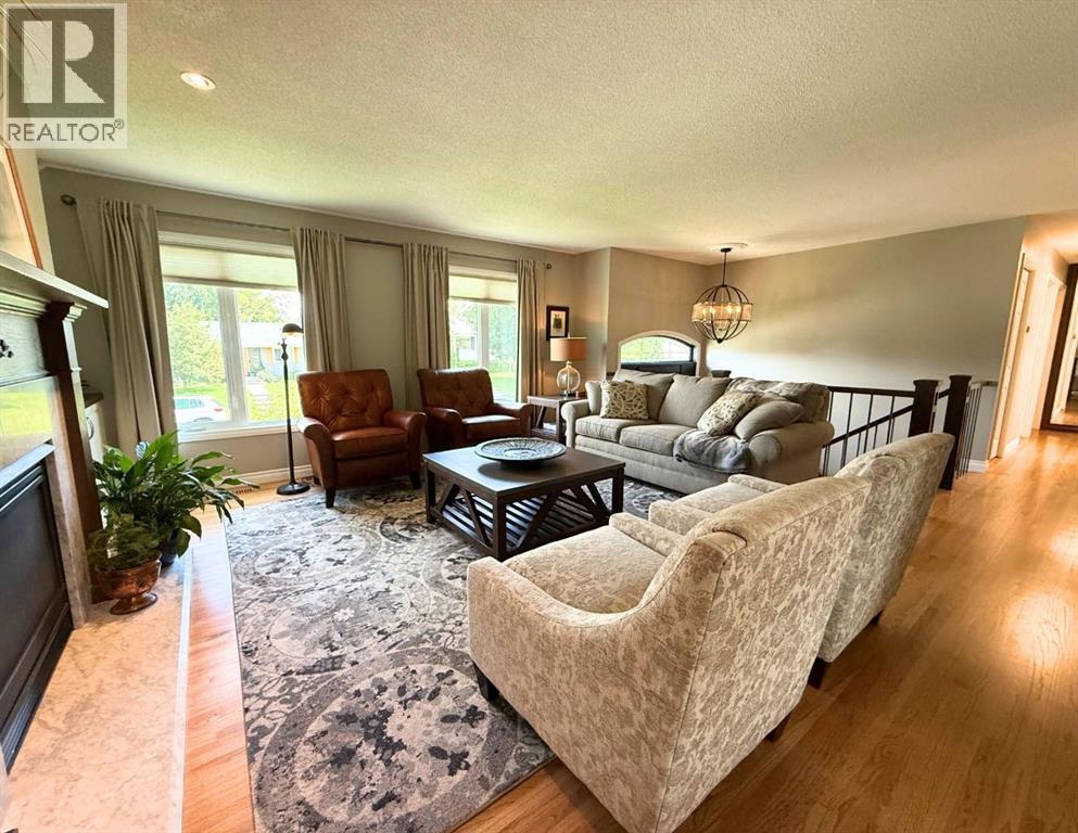 Photo 4 of 10839 Mapleford Road Se, Calgary AB