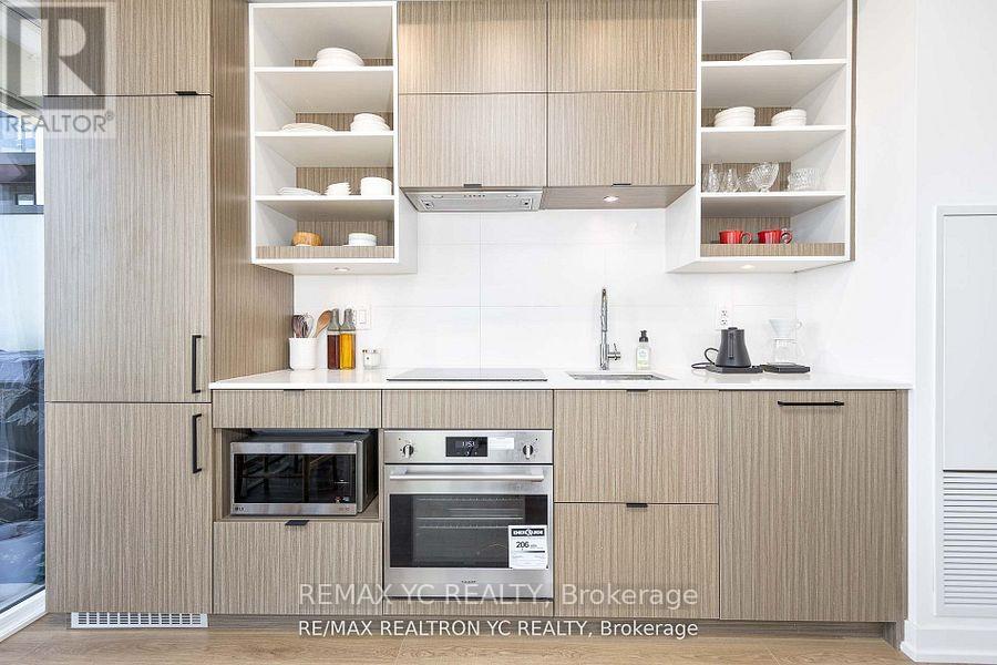 Photo 7 of 2516 20 Edward Street, Toronto ON