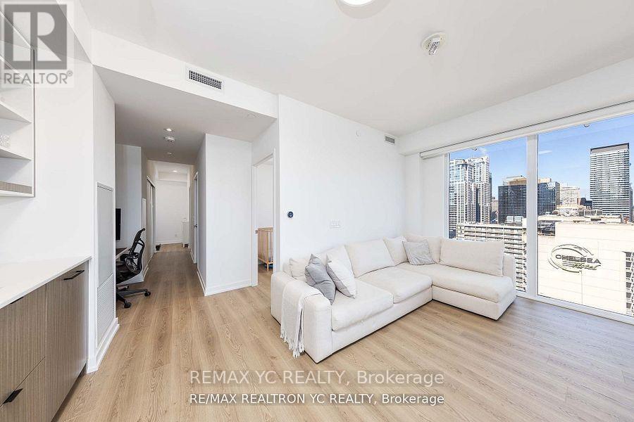 Photo 3 of 2516 20 Edward Street, Toronto ON