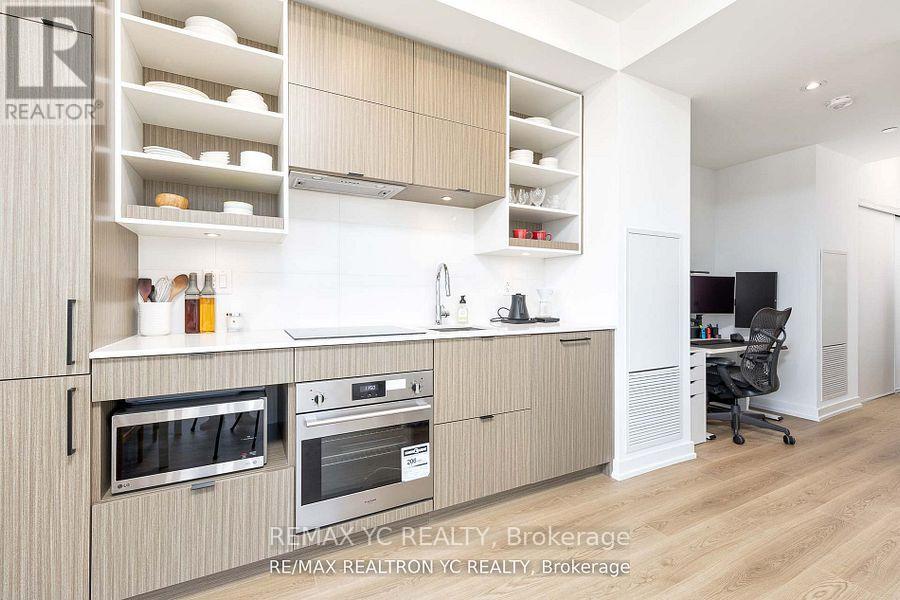 Photo 8 of 2516 20 Edward Street, Toronto ON