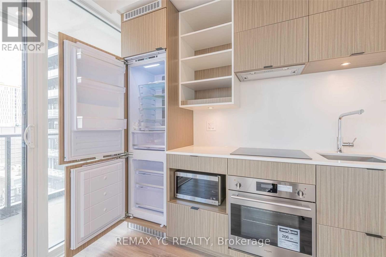 Photo 4 of 717 20 Edward Street, Toronto ON