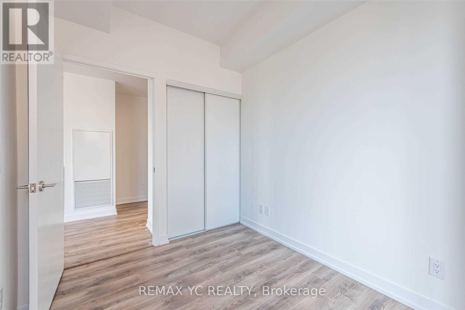 Photo 9 of 717 20 Edward Street, Toronto ON