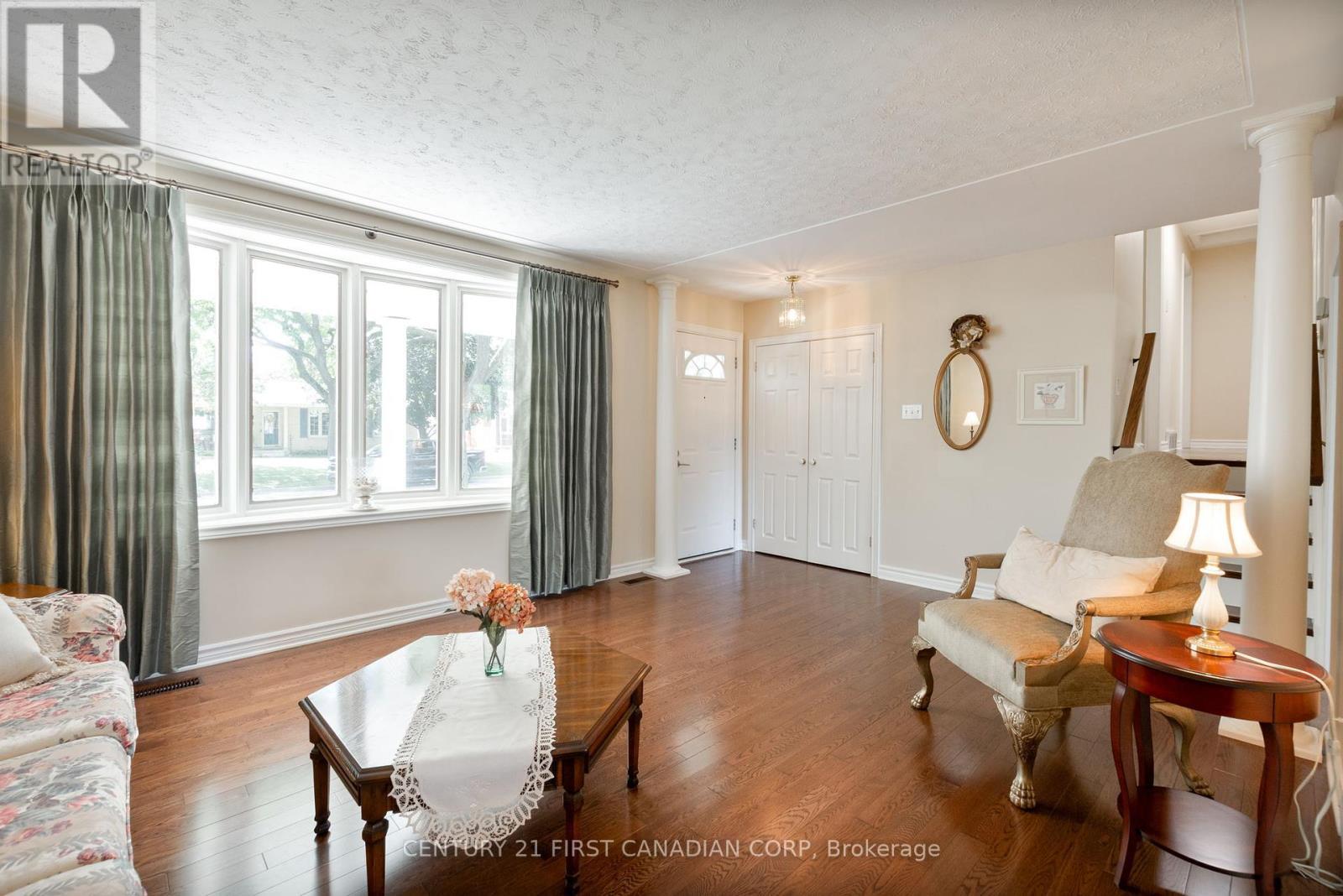 Photo 11 of 135 Downing Crescent, London South ON