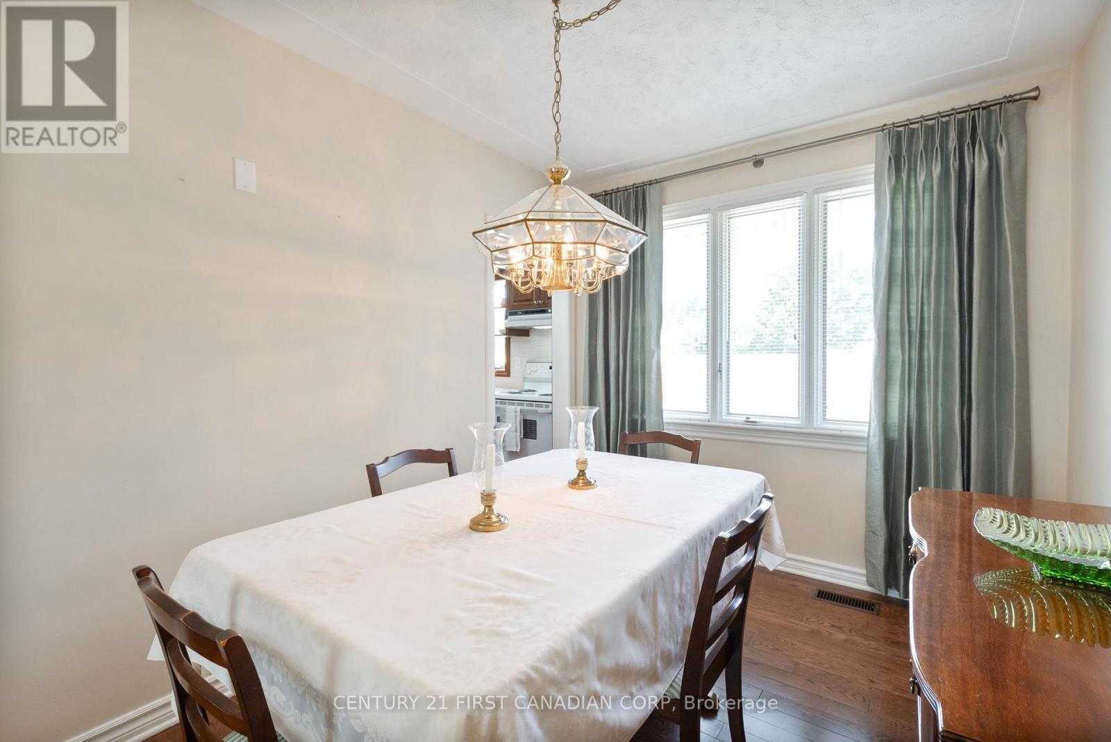 Photo 13 of 135 Downing Crescent, London South ON