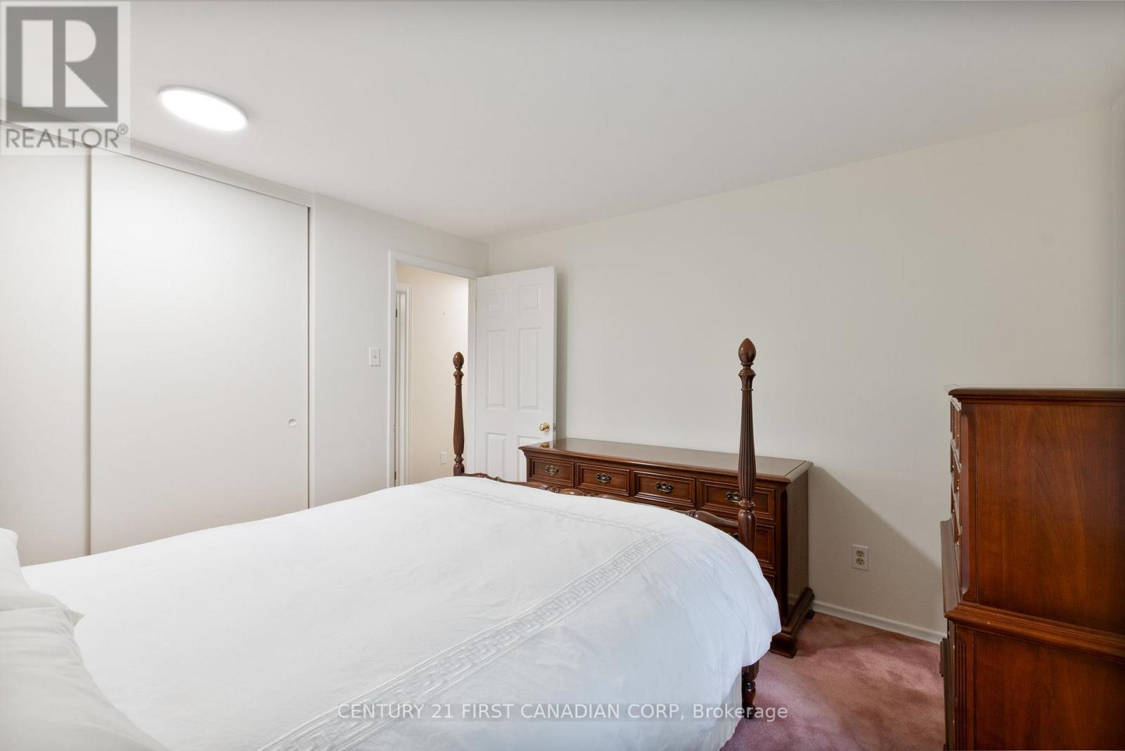 Photo 21 of 135 Downing Crescent, London South ON