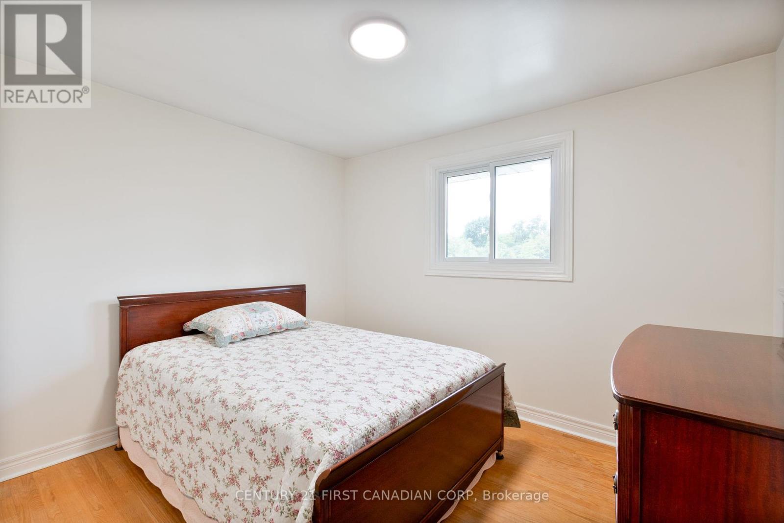 Photo 22 of 135 Downing Crescent, London South ON