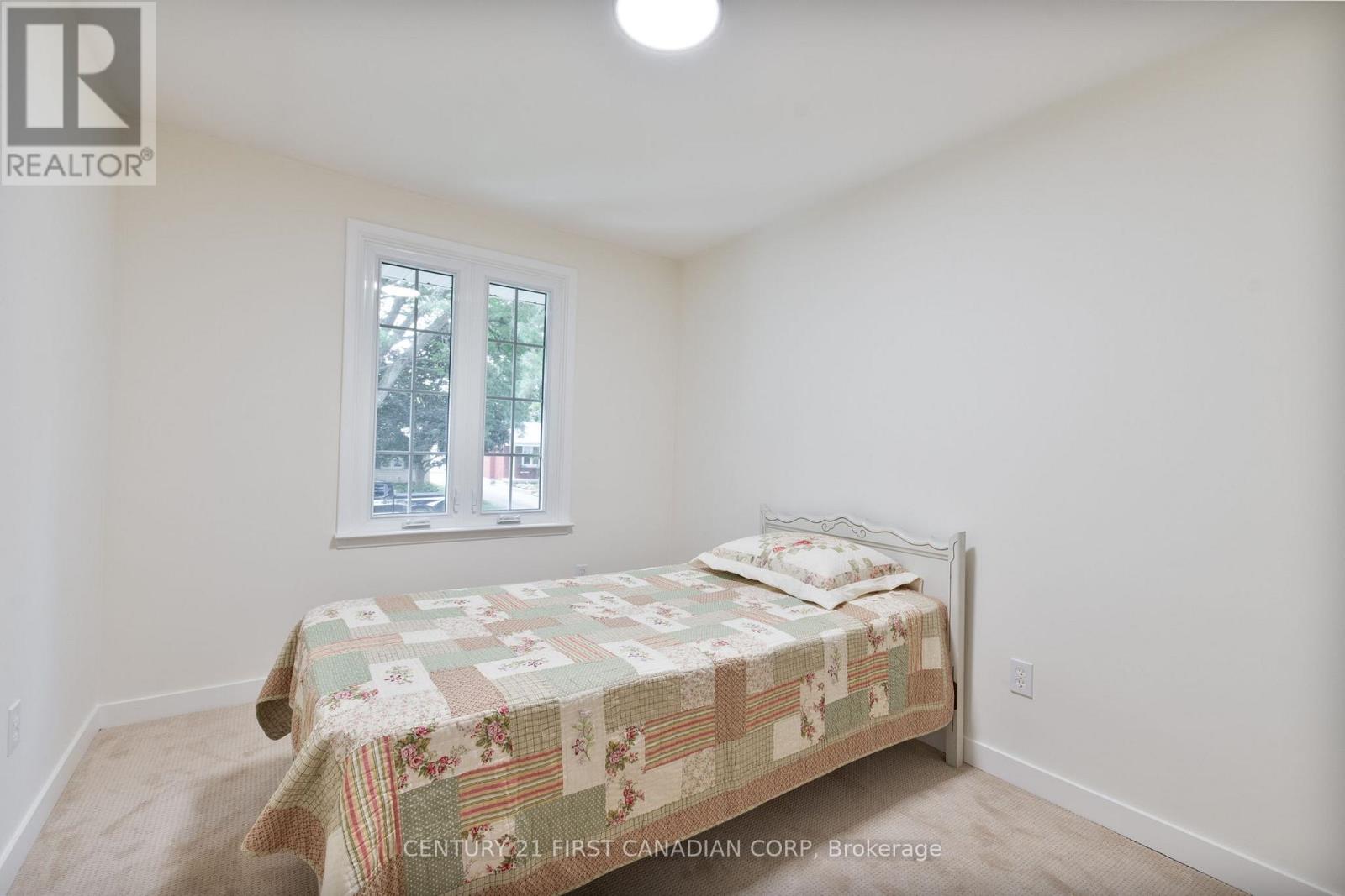 Photo 25 of 135 Downing Crescent, London South ON