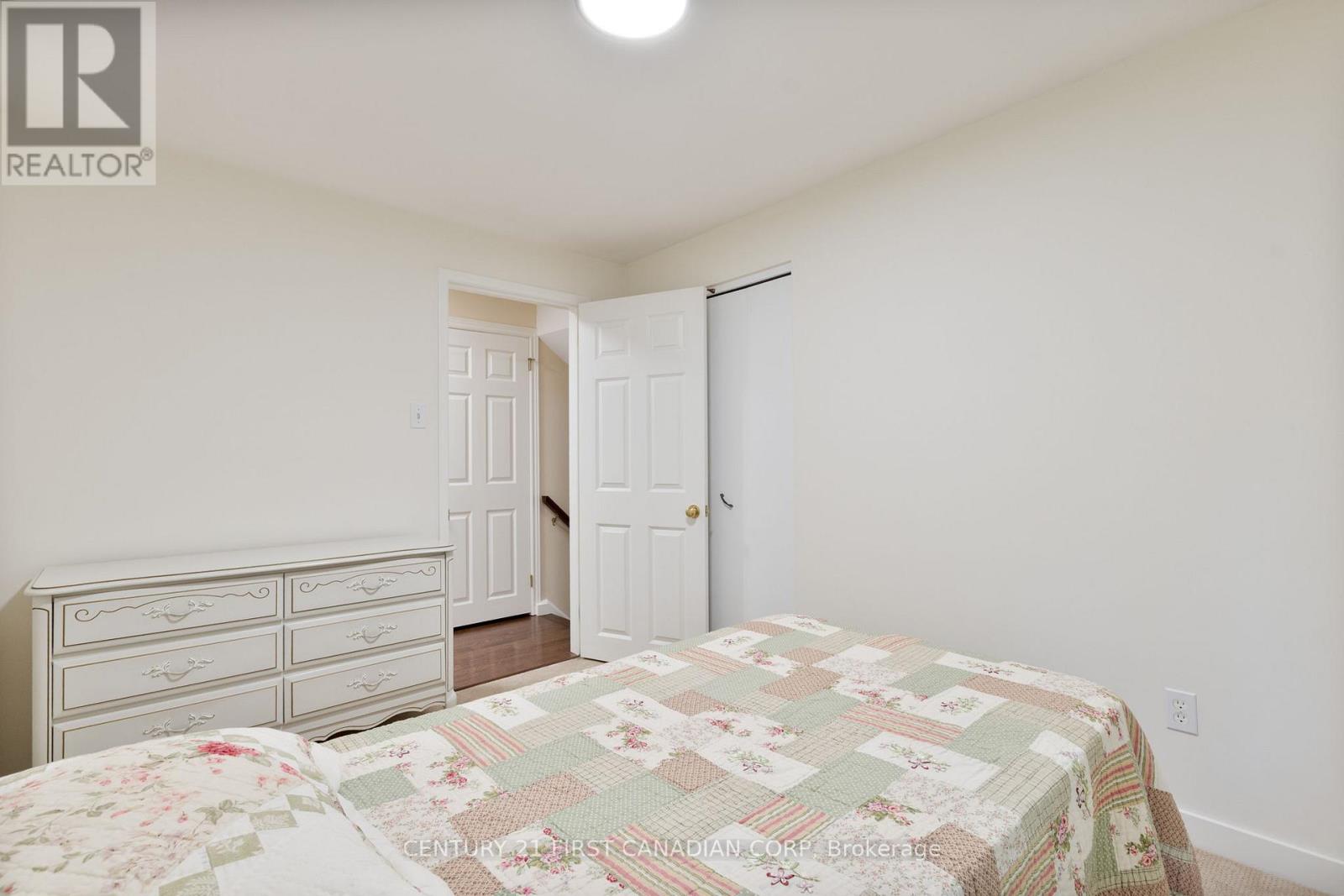 Photo 26 of 135 Downing Crescent, London South ON