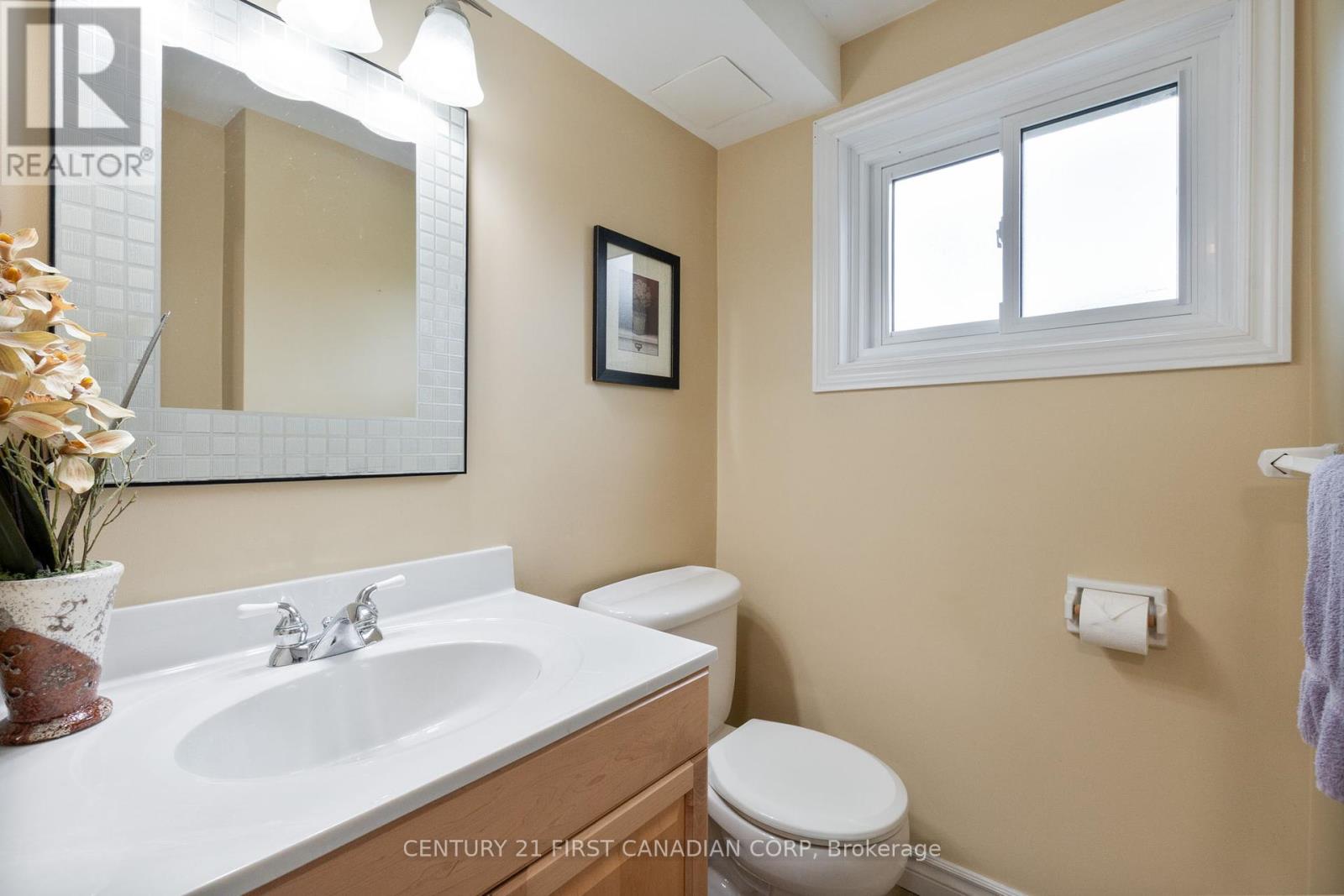Photo 29 of 135 Downing Crescent, London South ON