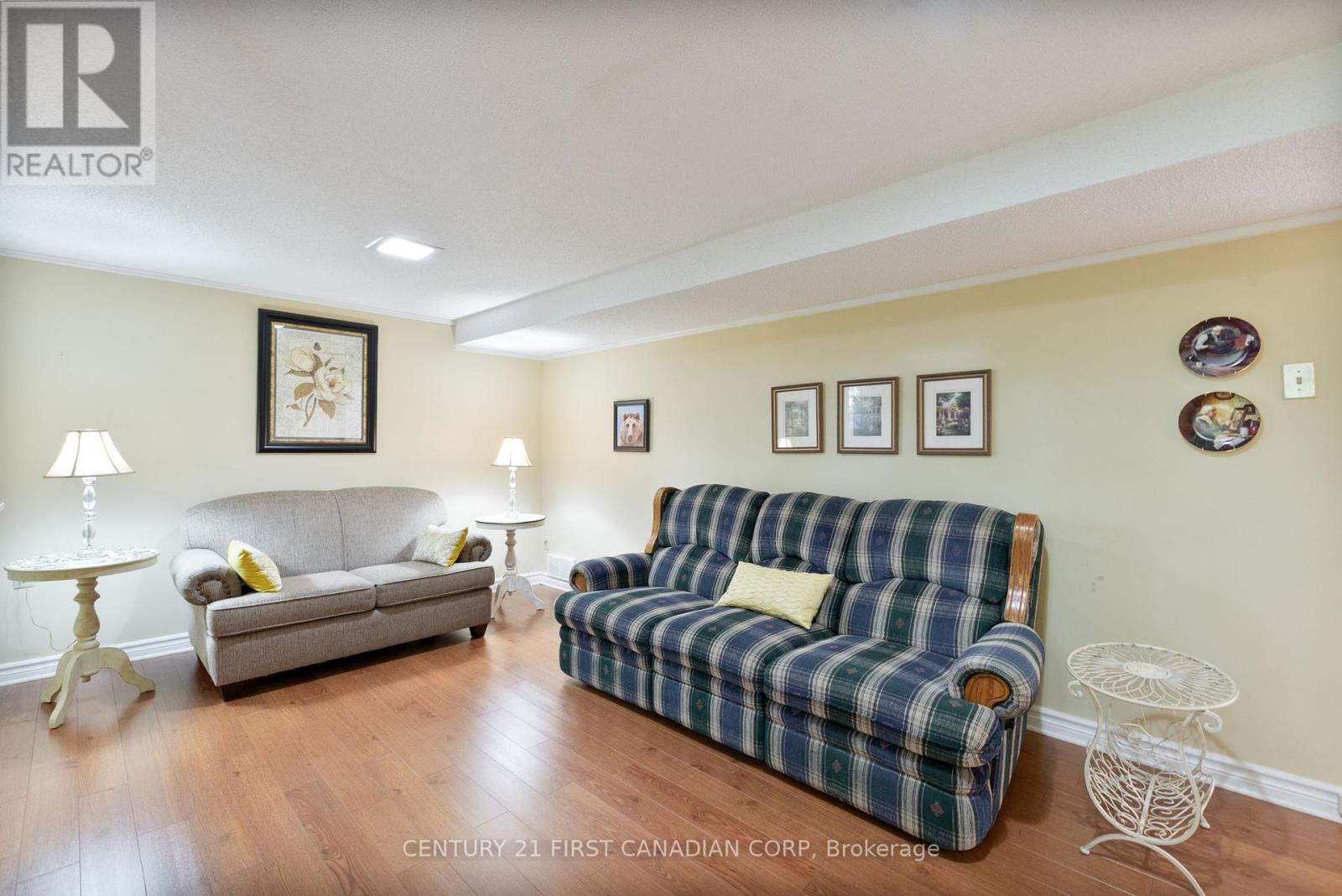 Photo 33 of 135 Downing Crescent, London South ON