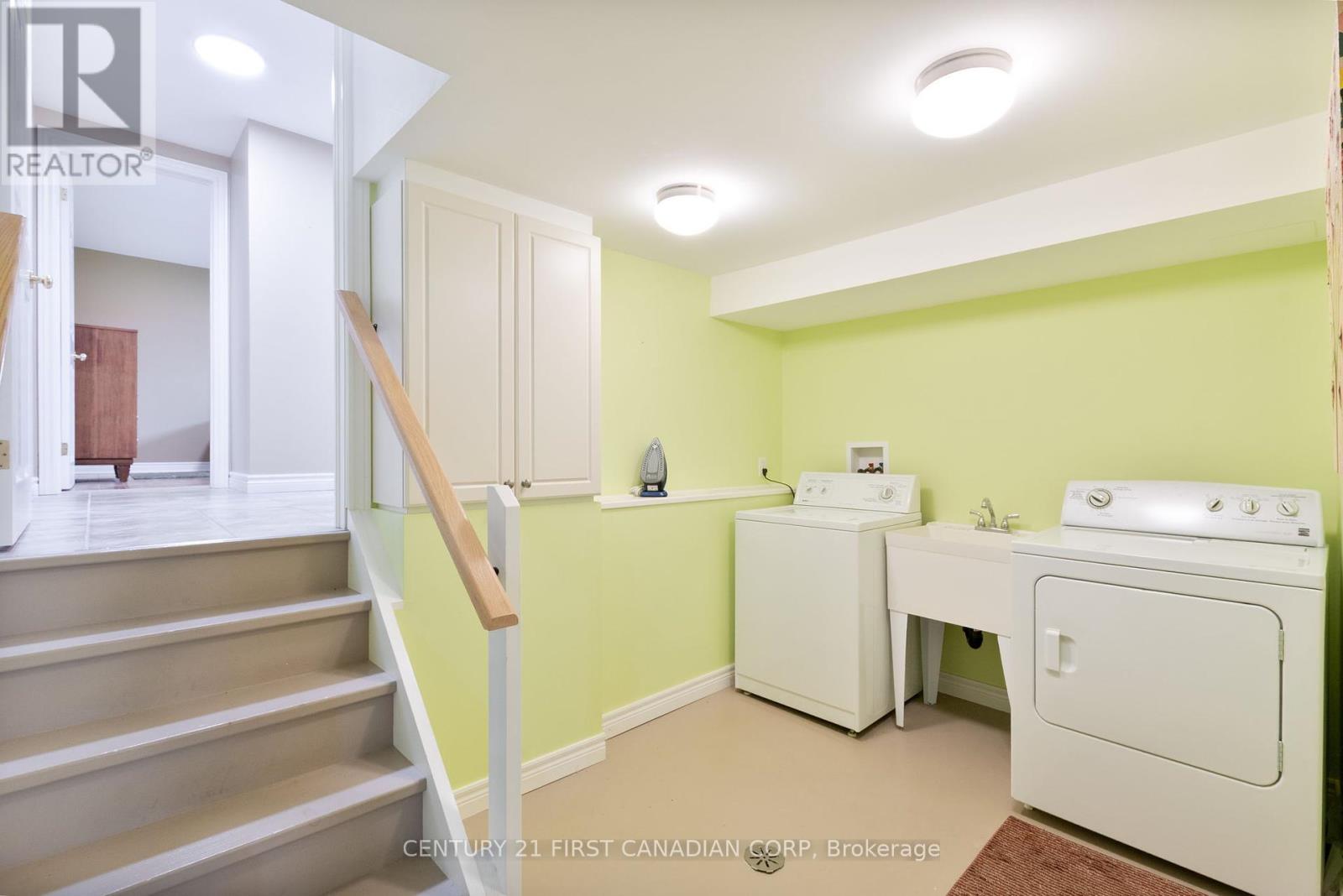 Photo 34 of 135 Downing Crescent, London South ON