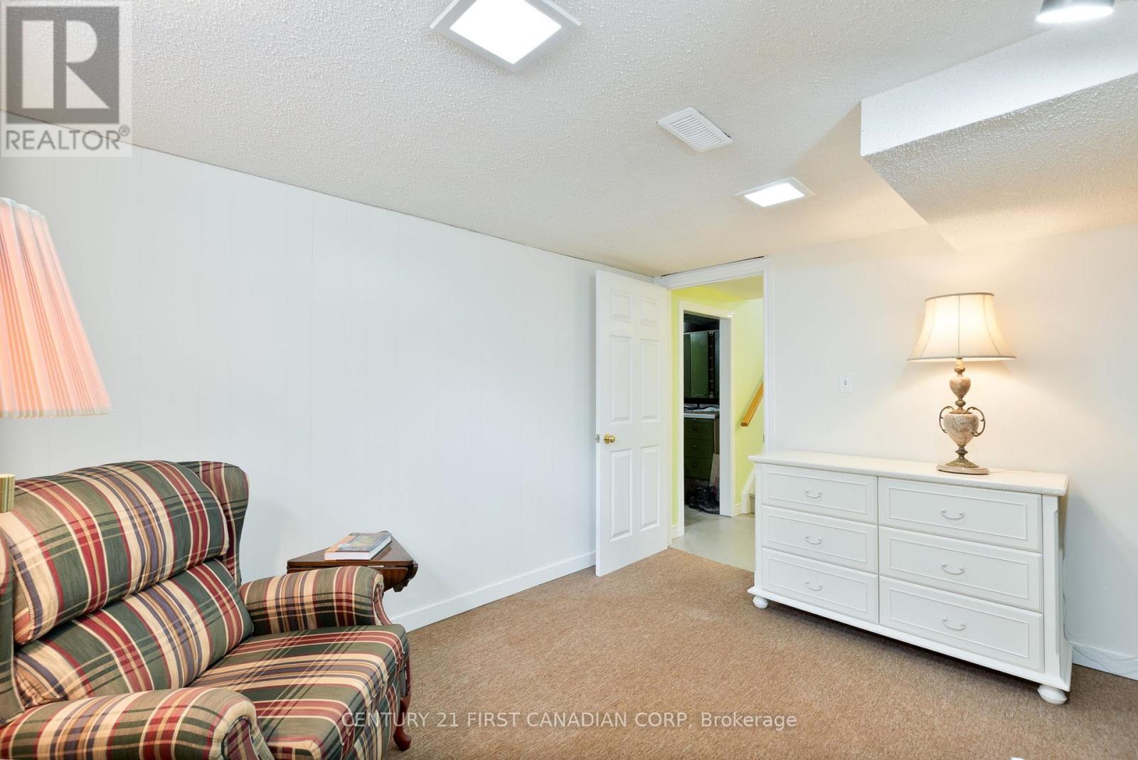 Photo 36 of 135 Downing Crescent, London South ON