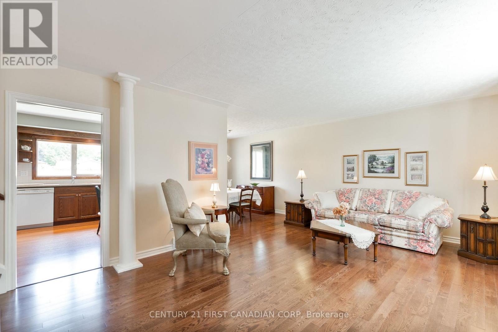 Photo 6 of 135 Downing Crescent, London South ON