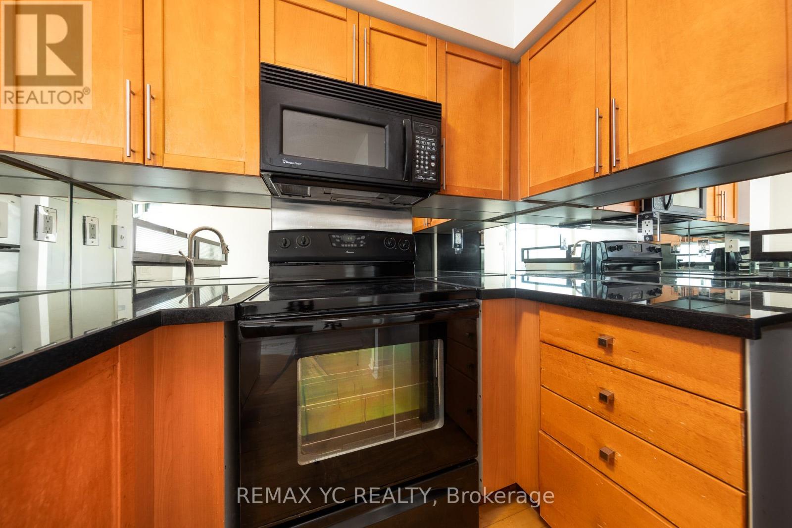 Photo 6 of 1605 28 Harrison Garden Boulevard, Toronto ON