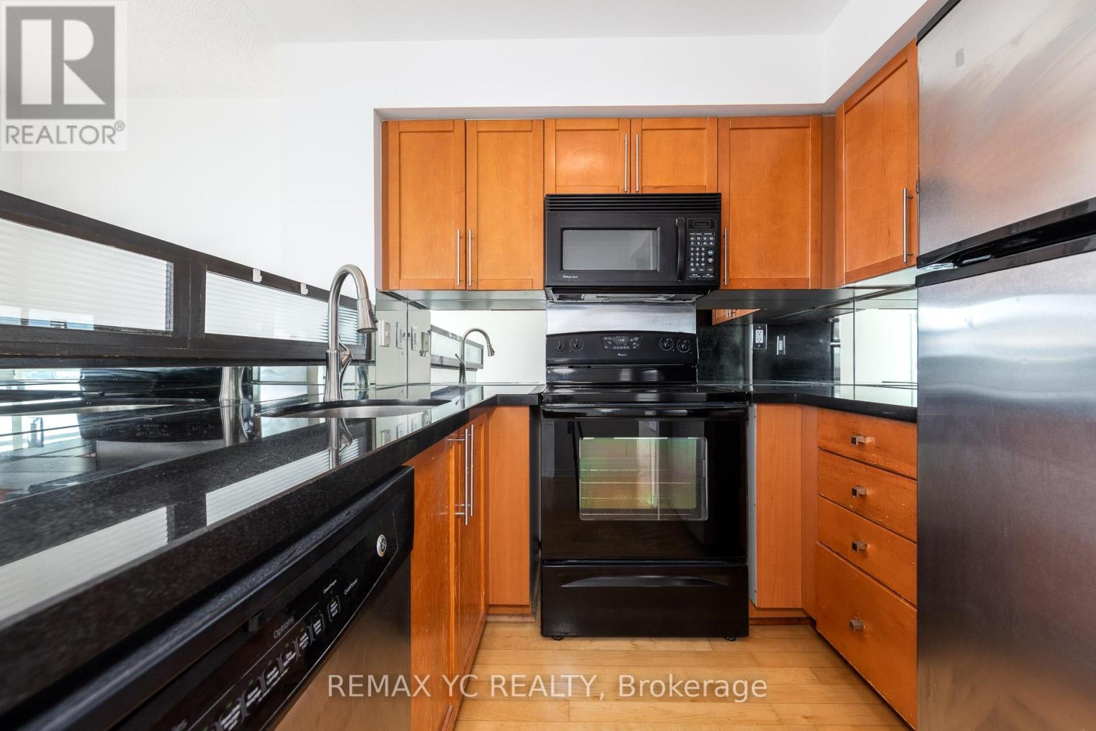 Photo 5 of 1605 28 Harrison Garden Boulevard, Toronto ON
