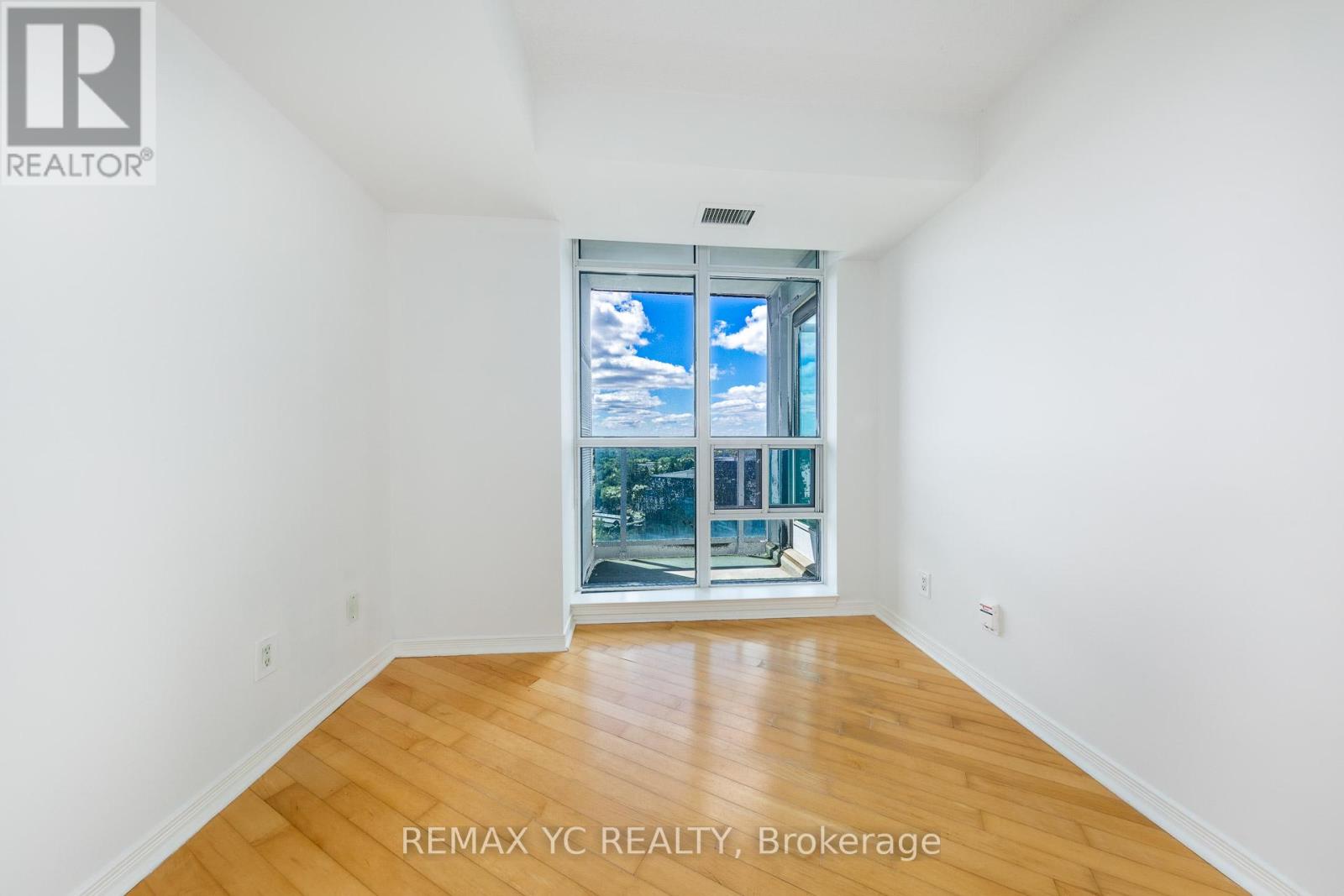 Photo 11 of 1605 28 Harrison Garden Boulevard, Toronto ON