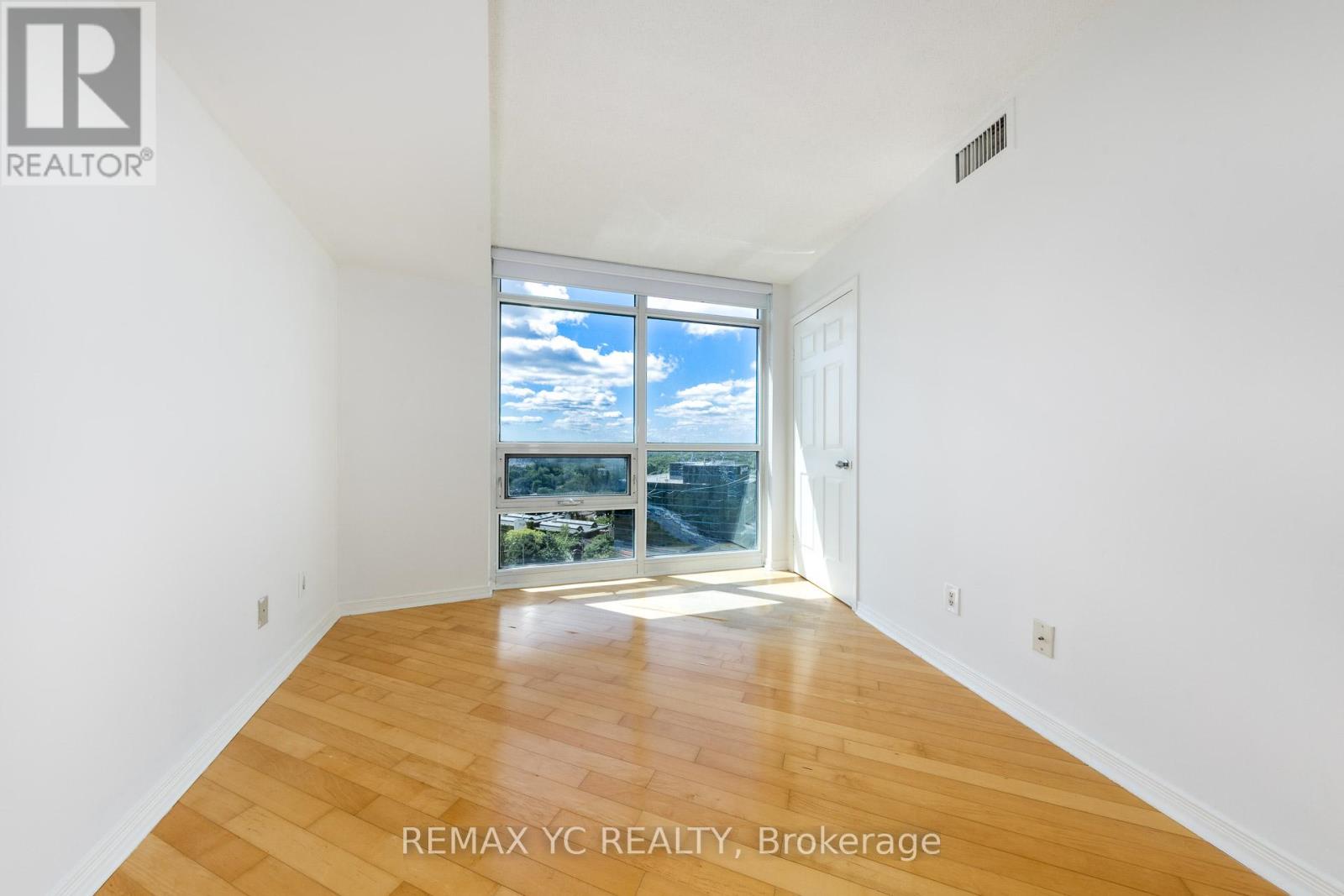 Photo 7 of 1605 28 Harrison Garden Boulevard, Toronto ON