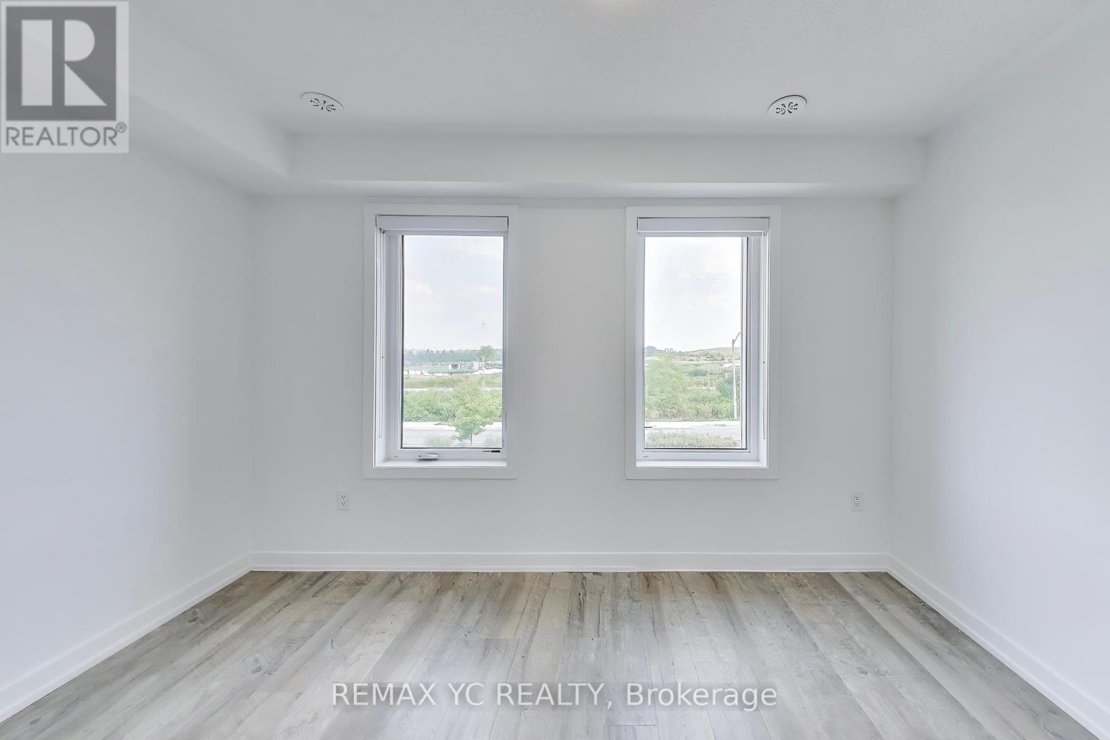 Photo 10 of 175 Downsview Park Boulevard, Toronto ON