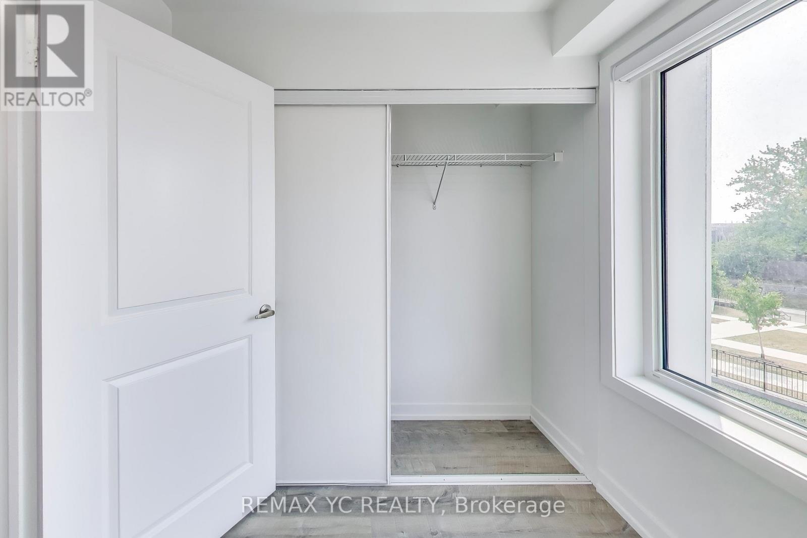 Photo 16 of 175 Downsview Park Boulevard, Toronto ON