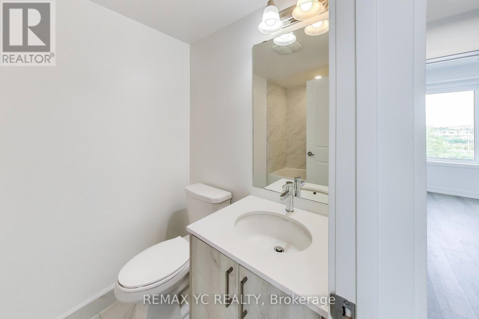 Photo 17 of 175 Downsview Park Boulevard, Toronto ON