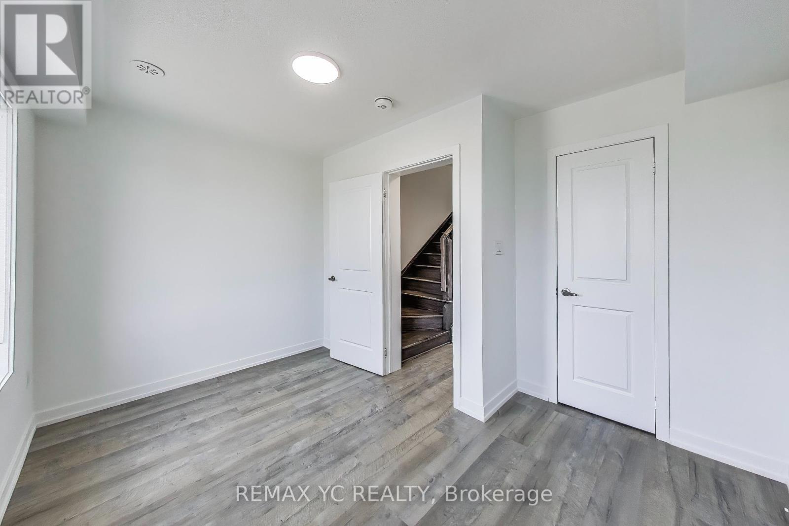 Photo 11 of 175 Downsview Park Boulevard, Toronto ON