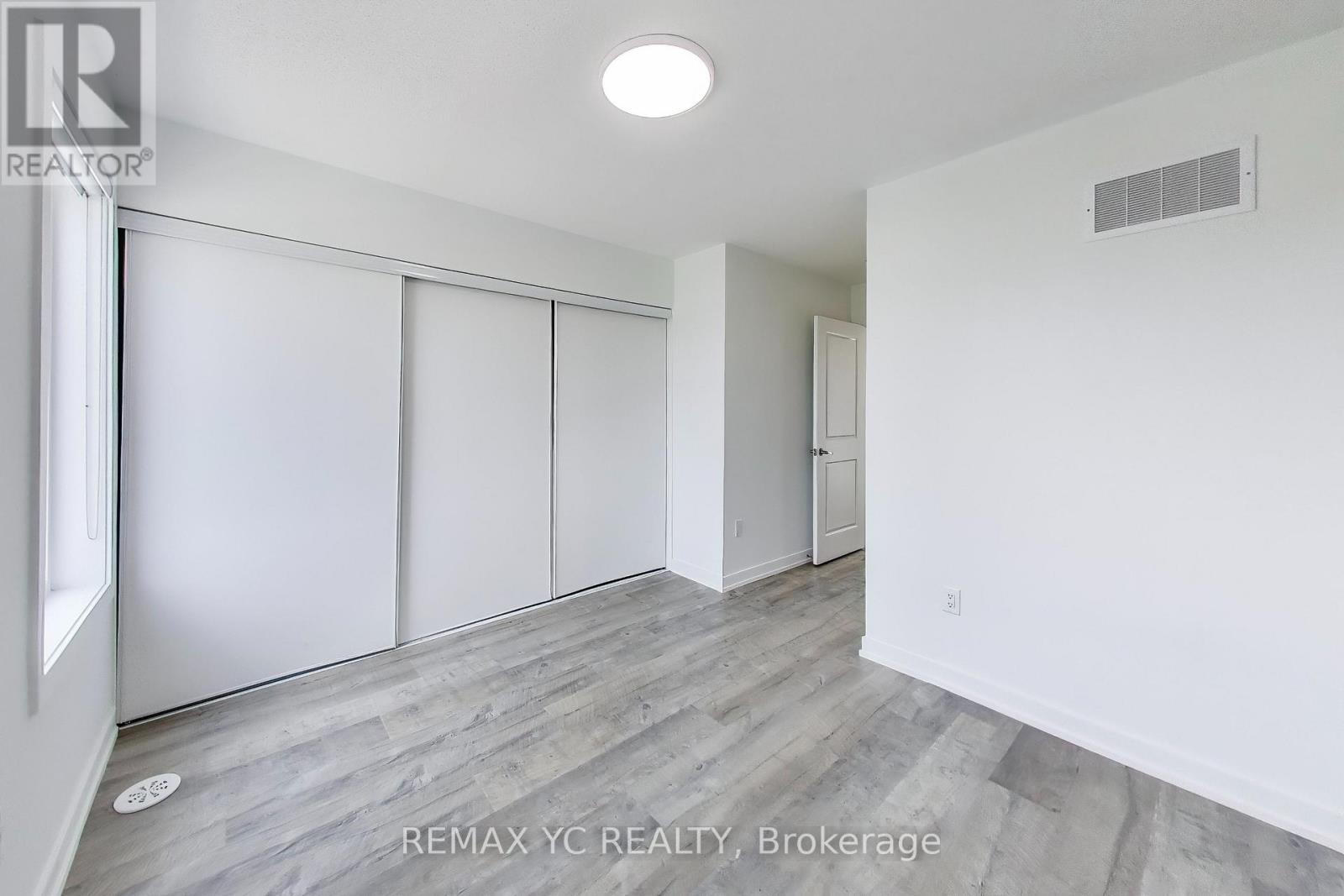 Photo 21 of 175 Downsview Park Boulevard, Toronto ON