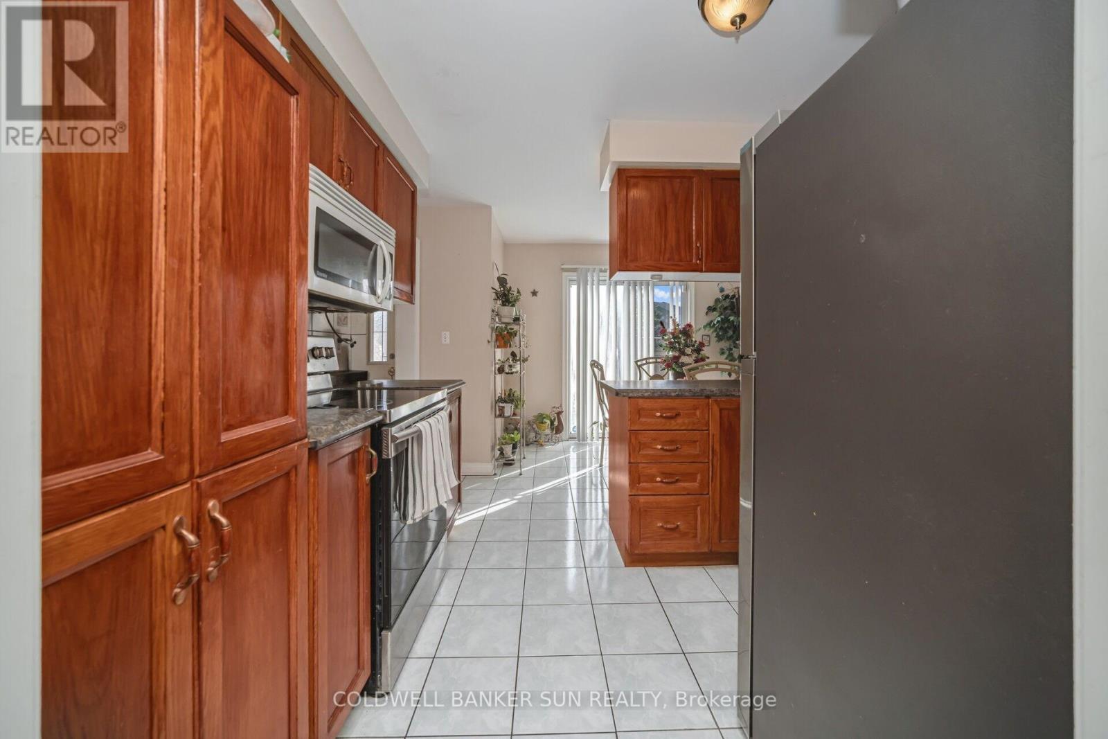 Photo 10 of 138 Pressed Brick Drive, Brampton ON