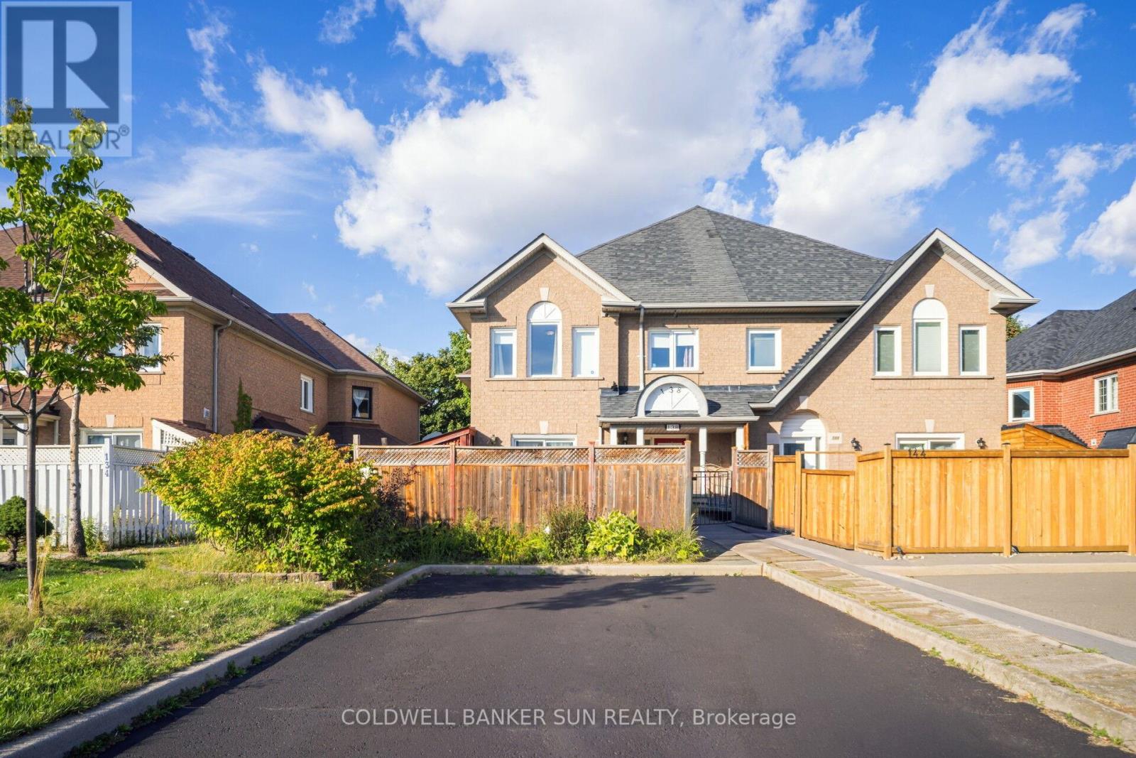 Photo 4 of 138 Pressed Brick Drive, Brampton ON