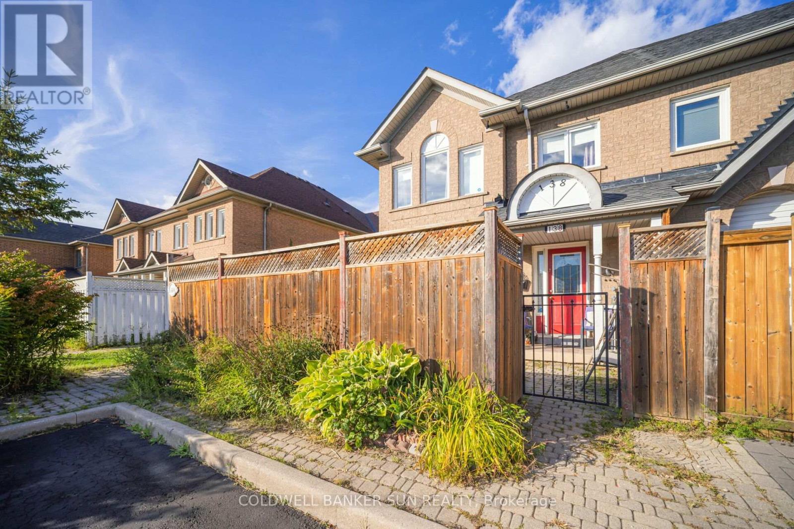 Photo 5 of 138 Pressed Brick Drive, Brampton ON