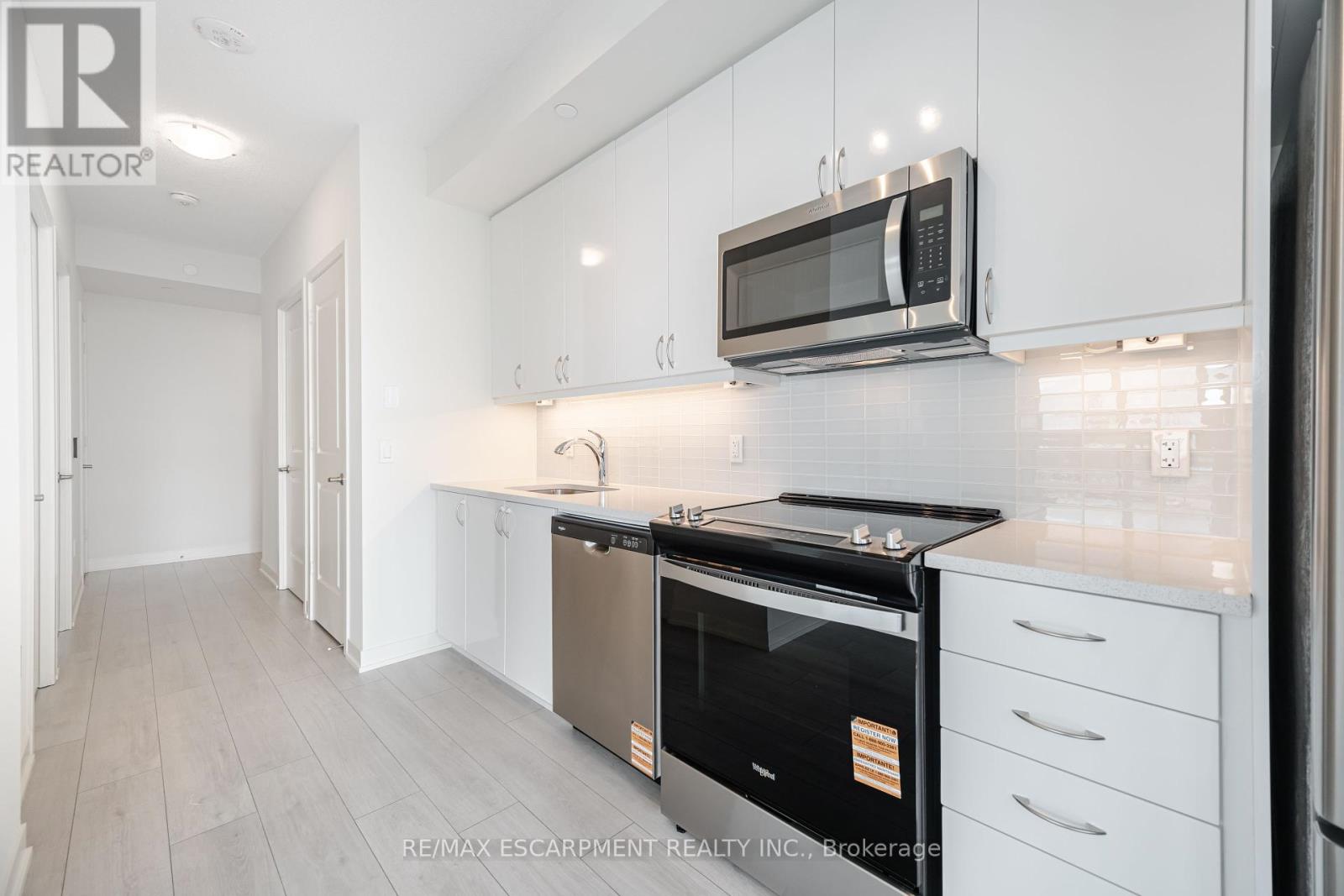 Photo 10 of 1708 38 Annie Craig Drive, Toronto ON