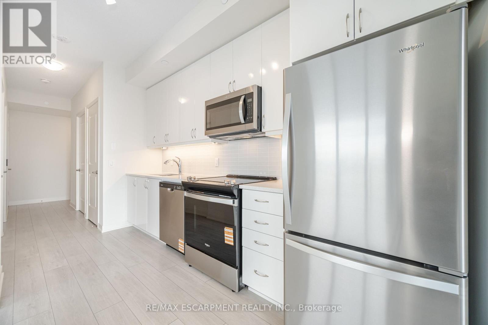 Photo 11 of 1708 38 Annie Craig Drive, Toronto ON