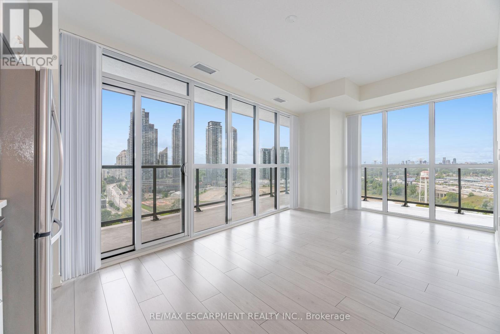 Photo 15 of 1708 38 Annie Craig Drive, Toronto ON