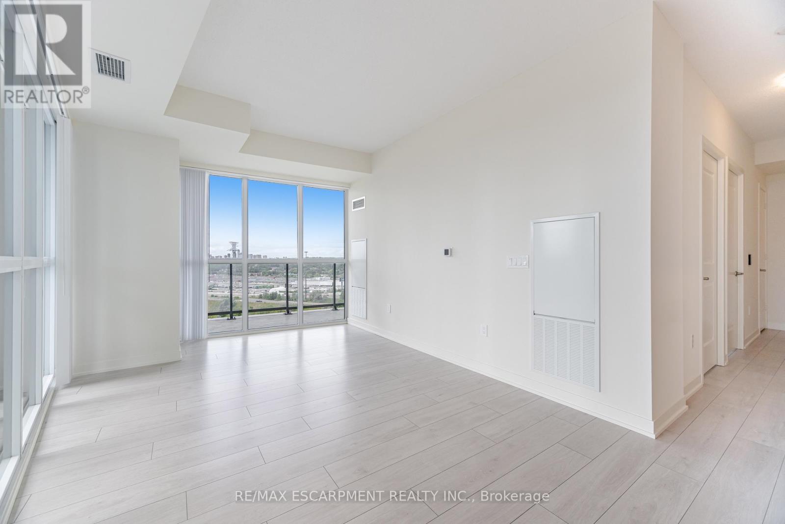 Photo 17 of 1708 38 Annie Craig Drive, Toronto ON