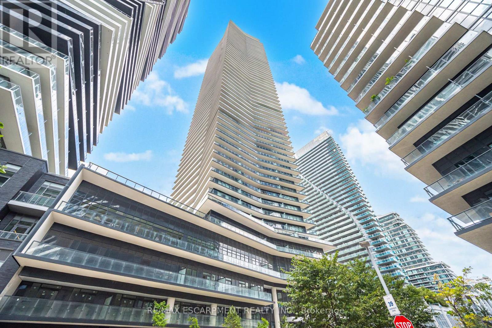 Photo 3 of 1708 38 Annie Craig Drive, Toronto ON
