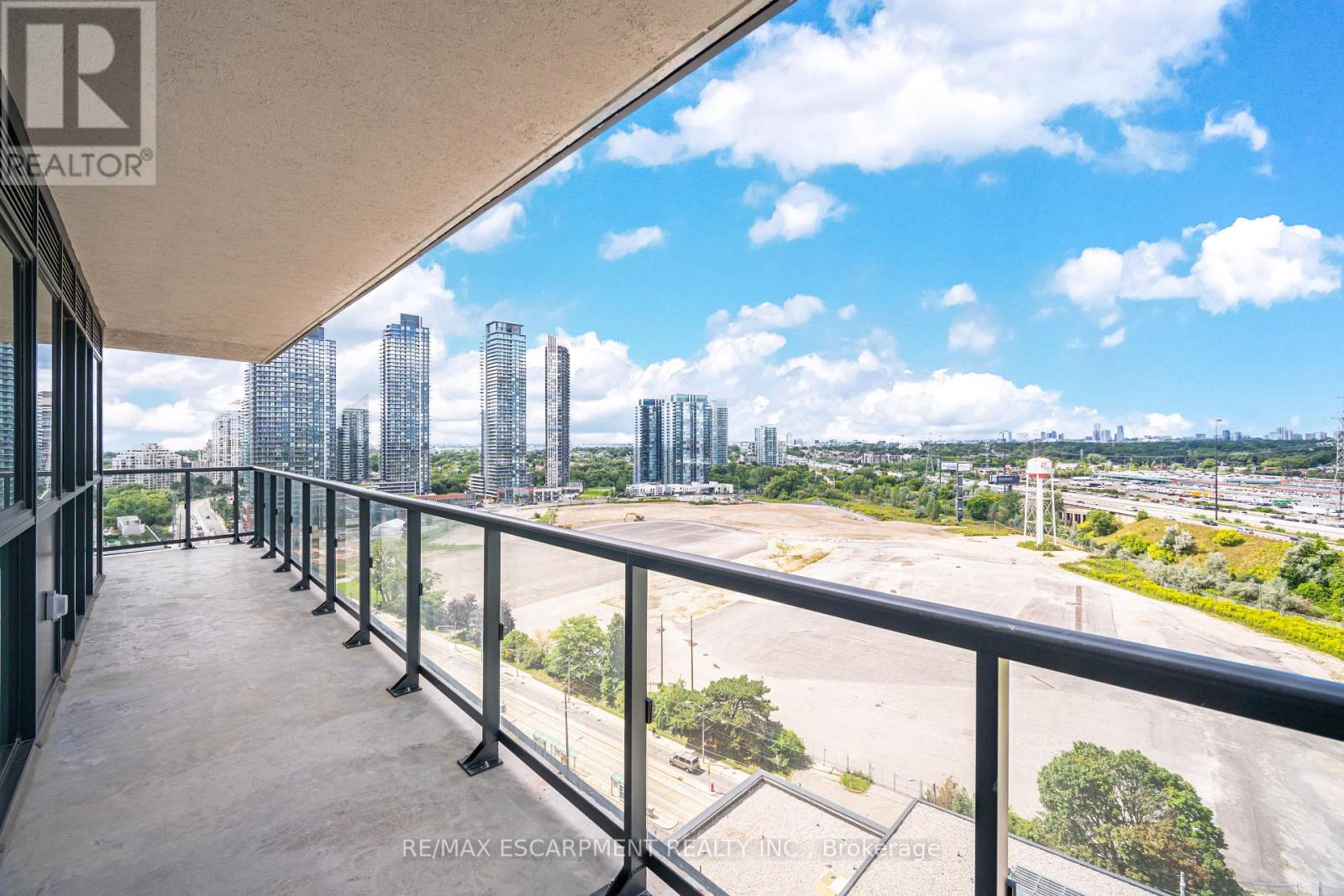 Photo 33 of 1708 38 Annie Craig Drive, Toronto ON